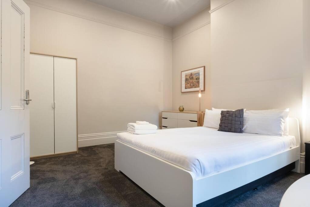 Generous Victorian Terrace In Cbd - Parking & Wifi Apartment Launceston Luaran gambar