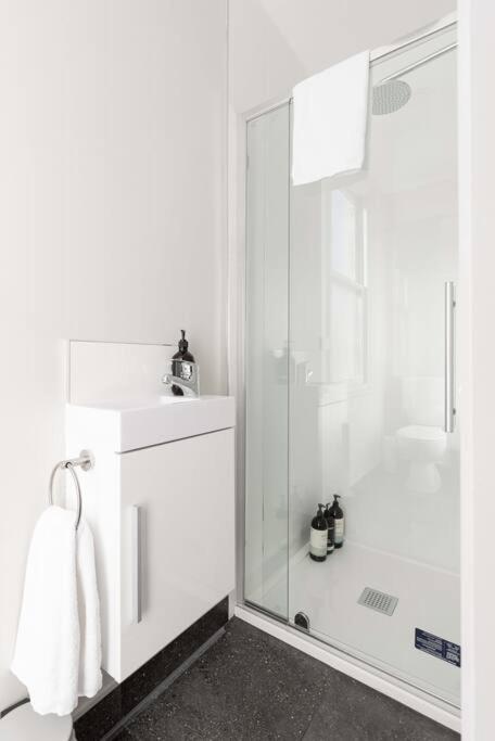 Generous Victorian Terrace In Cbd - Parking & Wifi Apartment Launceston Luaran gambar